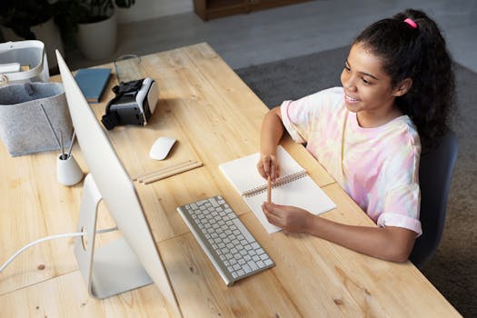 students participating in an online study seminar